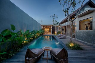 タマン・ダマワンサ・スイーツ