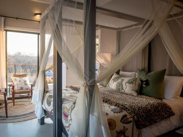 サファリ・ムーン・ラグジュアリー・ブッシュロッジ