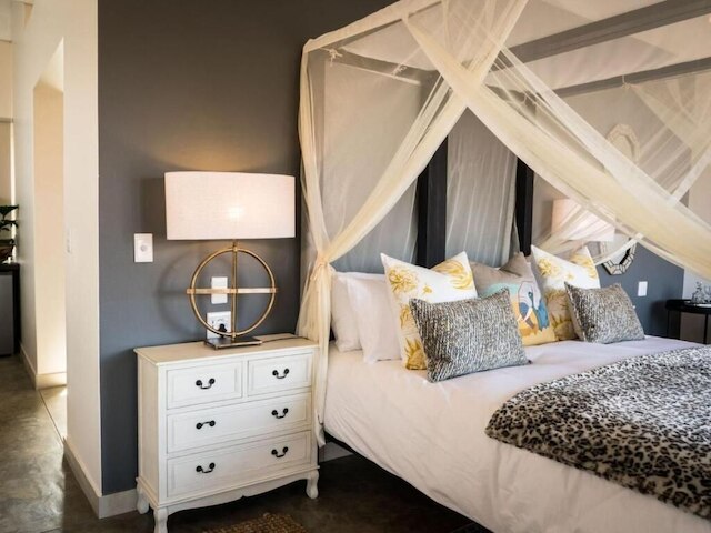 サファリ・ムーン・ラグジュアリー・ブッシュロッジ