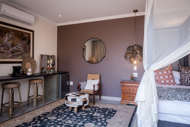 サファリ・ムーン・ラグジュアリー・ブッシュロッジ