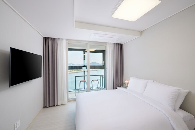 Shift Door Residence Hari