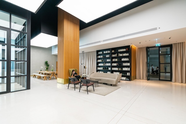 グローバルステイ.ビジネスベイの新マーキススクエアビル