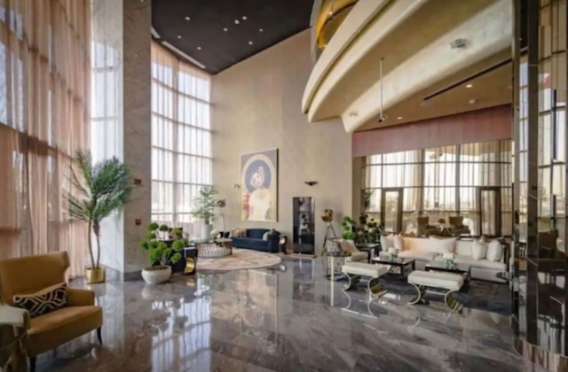 ラグジュアリー 2BR アパートメント イン パラマウントタワーズ ビジネスベイ