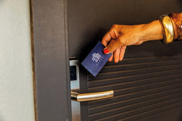 ザ セブン アパートメンツ