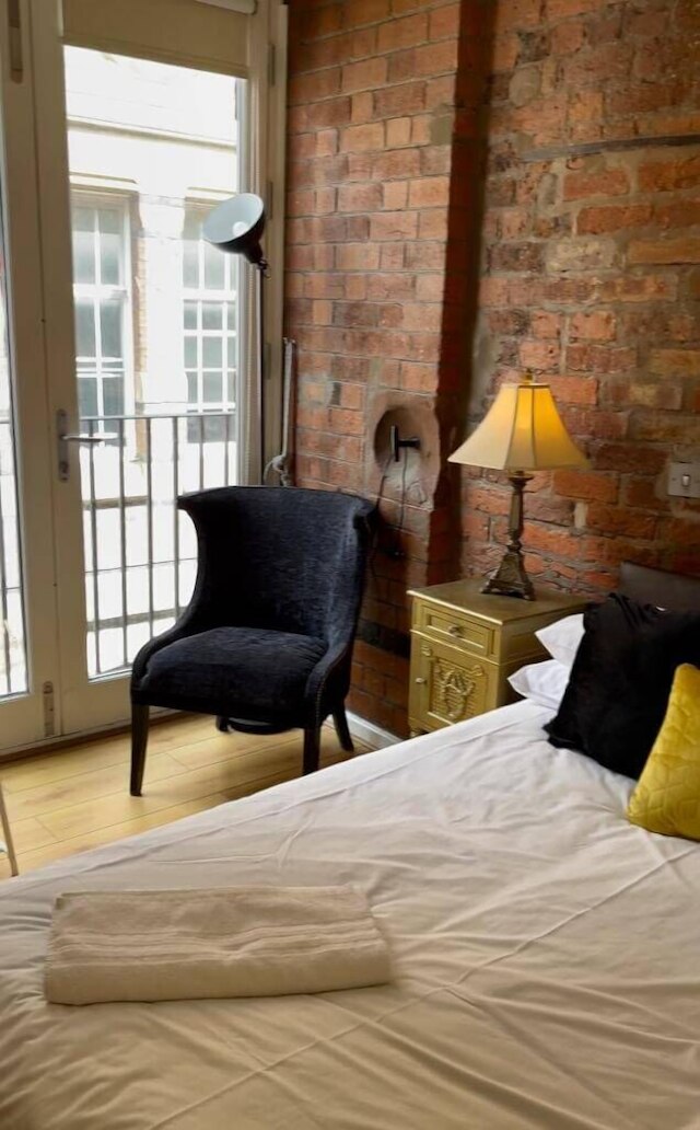 コントラクターミッドウィークブッカーズ