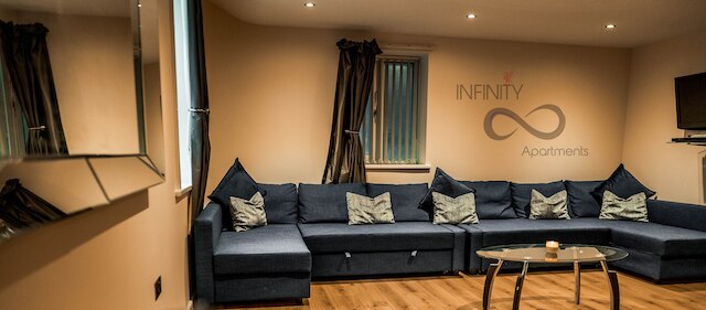 コントラクターミッドウィークブッカーズ