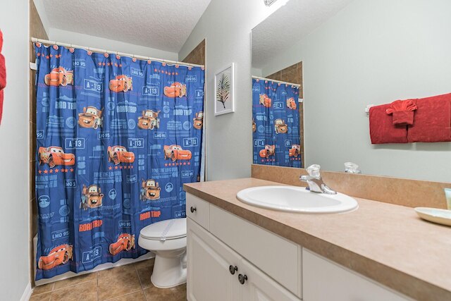 ヒュージ スクリーンド パティオ ザット オーバールックス レイク バック ニア フェイマス アトラクションズ! !