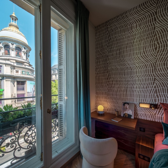 ジョロ リビング