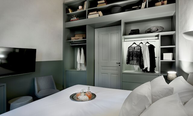 ATHINAIDOS QUARTERS BY K&K