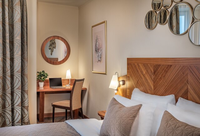 クラウン パレス アパートメンツ バイ アドレズ