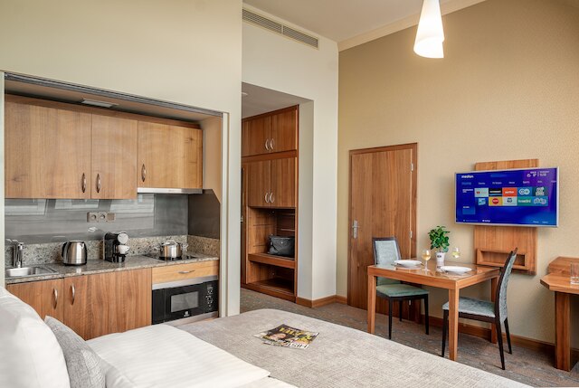 クラウン パレス アパートメンツ バイ アドレズ