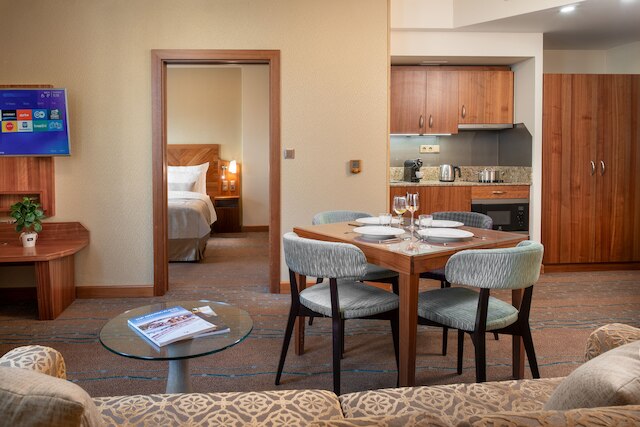 クラウン パレス アパートメンツ バイ アドレズ