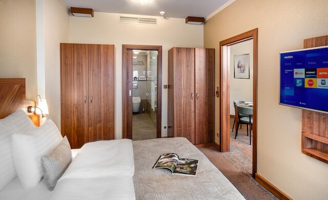 クラウン パレス アパートメンツ バイ アドレズ