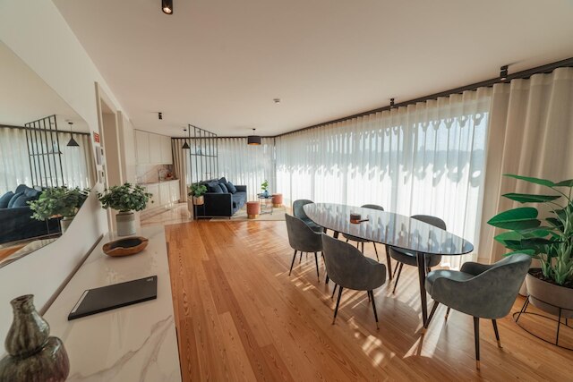 ダウンタウン ペントハウス ウィズ リバー ビュー by Vacationy