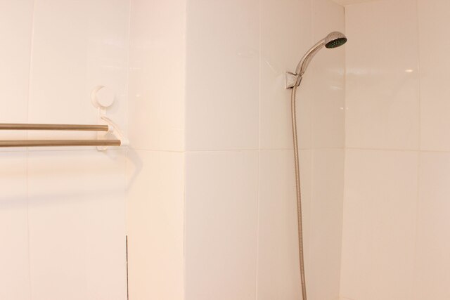 ナイス アンド コージー スタジオ アット タマンサリ マホガニー カラワン アパートメント