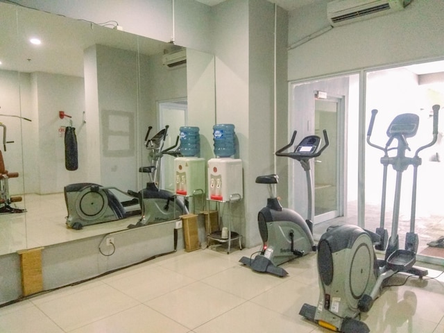 ナイス アンド コージー スタジオ アット タマンサリ マホガニー カラワン アパートメント