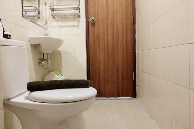 シンプリー アンド クリーン 2ベッドルーム アパートメント  アット ヴィダ ビュー マカッサル