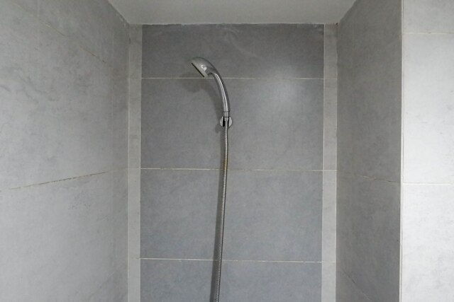 スタイリッシュ リビング スタジオ  アパートメント  アット タマン メラティ スラバヤ