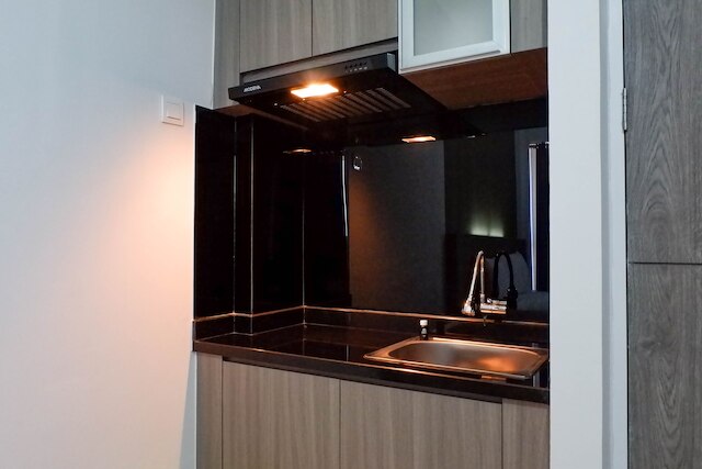 スタイリッシュ リビング スタジオ  アパートメント  アット タマン メラティ スラバヤ