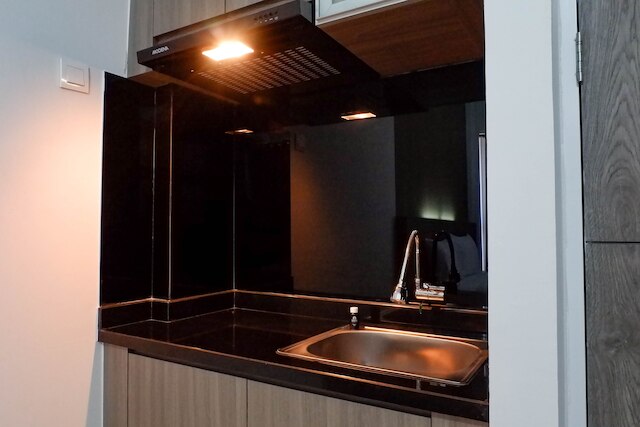 スタイリッシュ リビング スタジオ  アパートメント  アット タマン メラティ スラバヤ