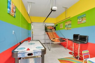 4 ベッド タウンホーム ウィズ プライベートプール ニア ディズニー！ 4 ベッドルーム タウンハウス バイ レッドオーニング