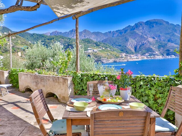 ヴィラ ウィズ テラス アンド シー ビュー イン ラヴッロ イD 3196