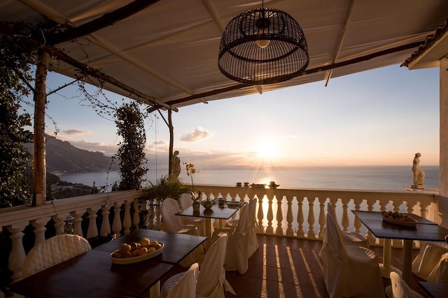 ヴィラ ジョイエッロ - シー ビュー プール ウィズ クロモセラピー