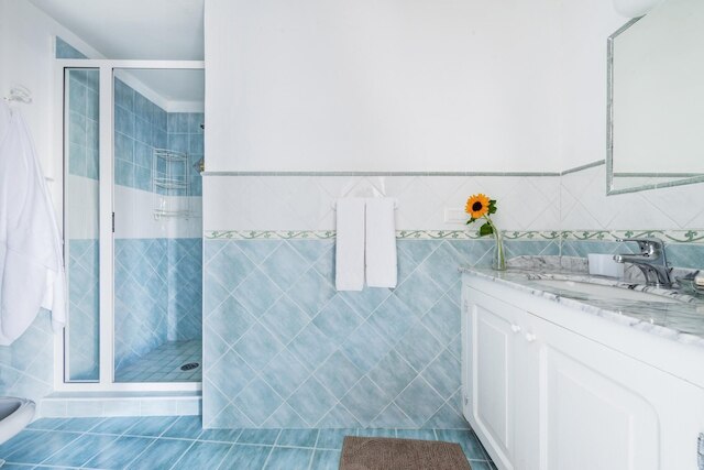 ヴィラ パノラマ - ガーデン オーバールッキング ザ シー アンド サウナ