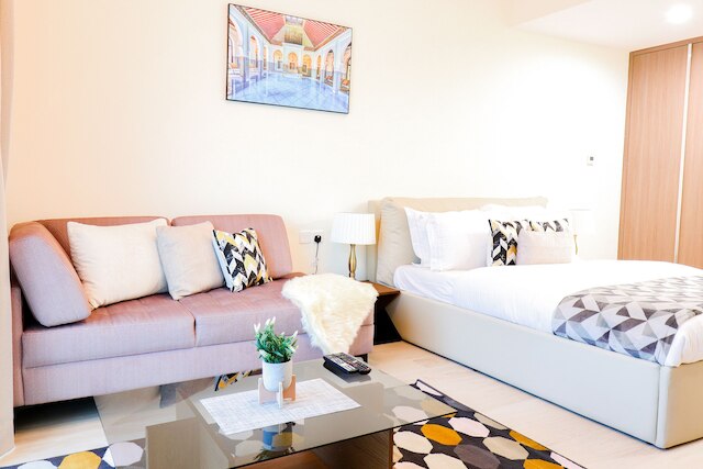 アジジ・アリヤの完全に家具付きのスタジオ