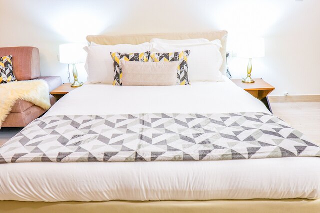 アジジ・アリヤの完全に家具付きのスタジオ