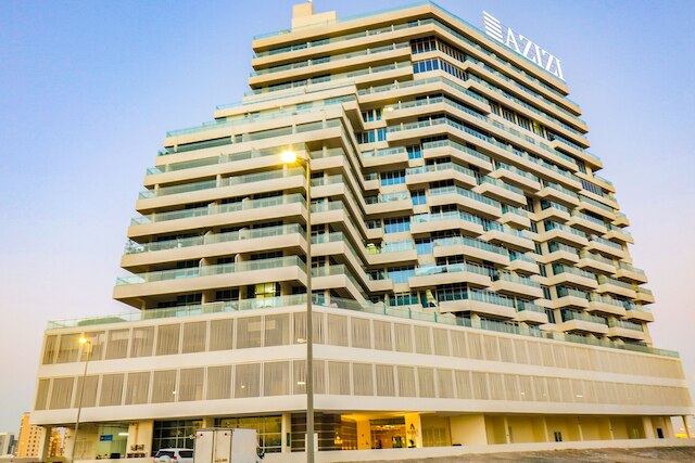 アジジ・アリヤの完全に家具付きのスタジオ