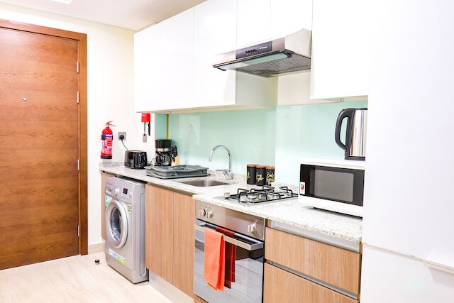 アジジ・アリヤの完全に家具付きのスタジオ