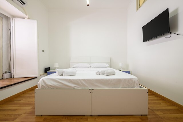 ヴィア ランツエーリ 38 イン ナポリ