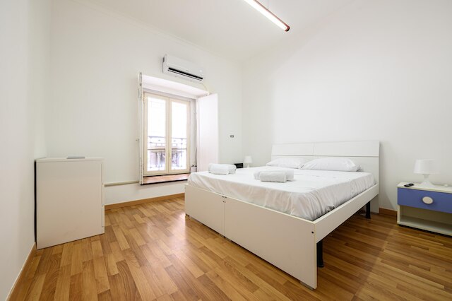 ヴィア ランツエーリ 38 イン ナポリ