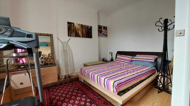 エクストラ ラージ ワン ベッドルーム フラット ウィズ パーキング