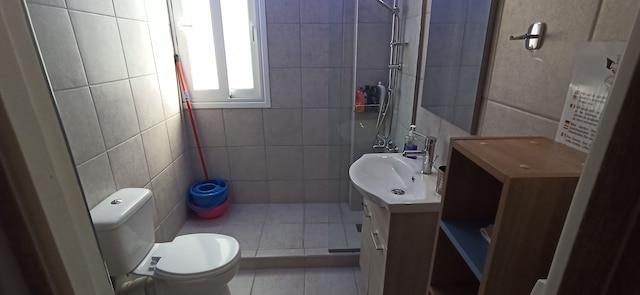 クリスズ アテネズ ホーム イン ザ センター オブ エブリシング