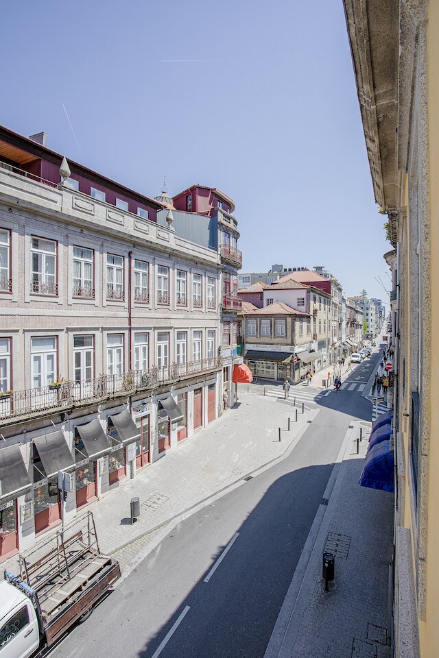 リービング・アリアドス・ストーンアパートメント