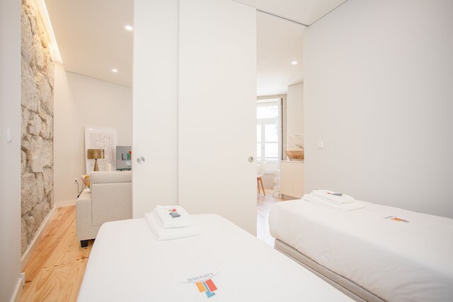 リービング・アリアドス・ストーンアパートメント