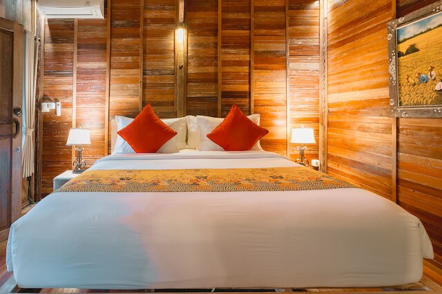 ナウナヴィラバリ