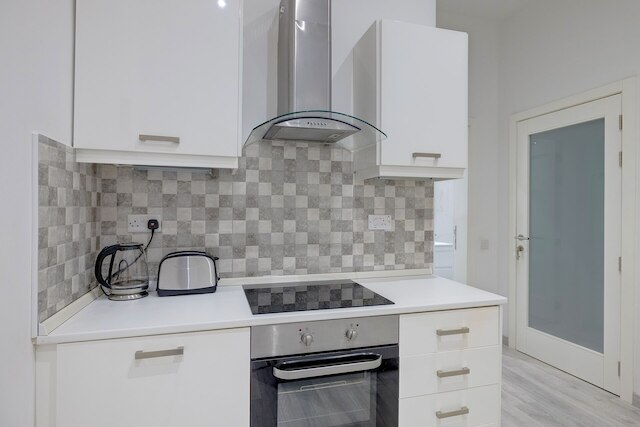 ゴージャス ベッドルーム  アパートメント ステップス トゥ ザ プロムナード