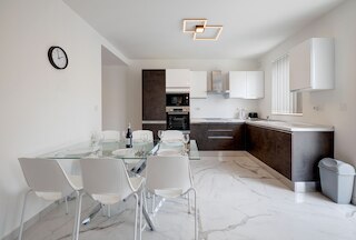 デラックス  アパートメント ステップス トゥ セント ジョージズ ベイ