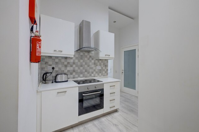 スタイリッシュ 1 ベッドルーム  アパートメント ステップス トゥ ザ プロムナード