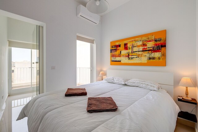 プライム ロケーション  アパートメント ウィズ サイド シービューズ