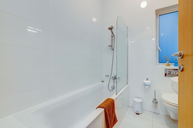 プライム ロケーション  アパートメント ウィズ サイド シービューズ