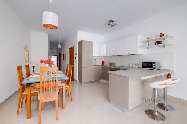 プライム ロケーション  アパートメント ウィズ サイド シービューズ