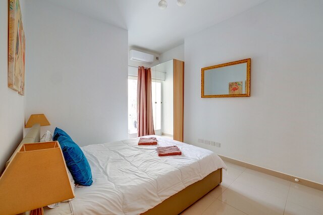 プライム ロケーション  アパートメント ウィズ サイド シービューズ