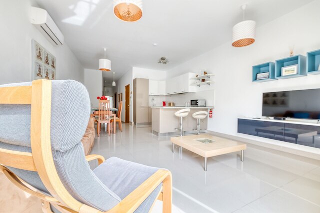 プライム ロケーション  アパートメント ウィズ サイド シービューズ