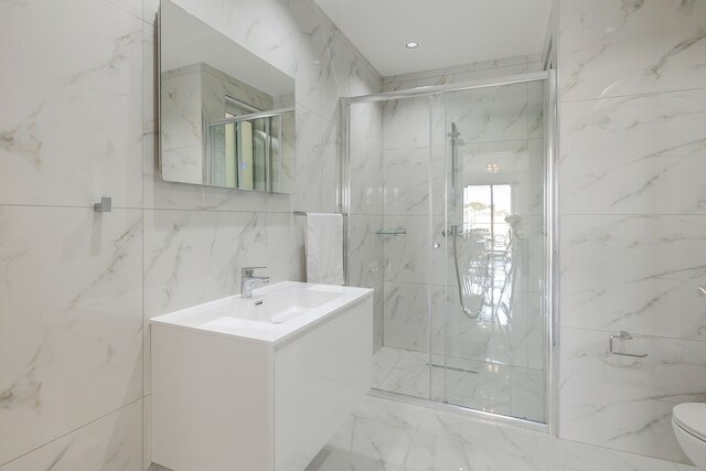 スプレンディッド 2 ベッドルーム アパートメントステップス トゥ セント ジョージズ ベイ