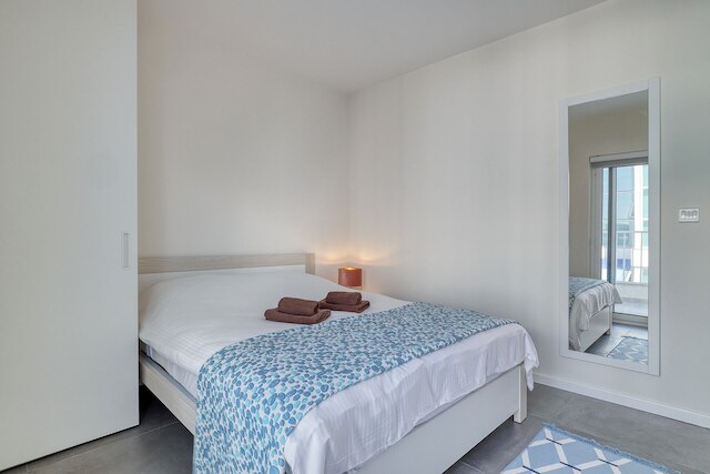 スタニング 3 ベッドルーム  アパートメント ウィズ マリーナ ビューズ