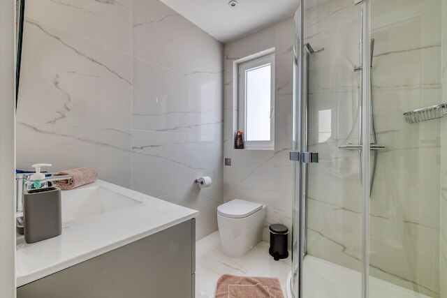 スタニング 3 ベッドルーム  アパートメント ウィズ マリーナ ビューズ